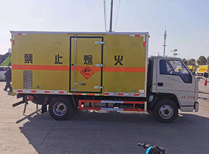 仪陇爆破器材运输车工人安全操作规范与智能技术保障